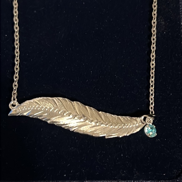 Montana Silversmiths, Ladies Cinderella Liberty American Made Necklace - Picture 4 of 10